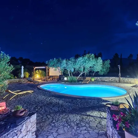 Spacious House With Private Pool In Stari Grad (Hvar)