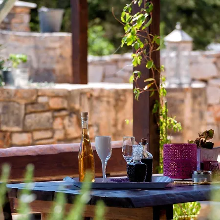 Spacious House With Private Pool In Stari Grad (Hvar)
