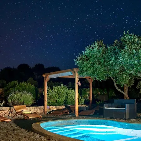 Spacious House With Private Pool In Holiday home