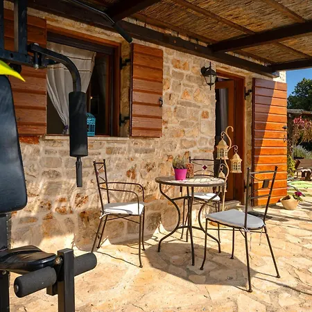 Ferienhaus Spacious House With Private Pool In *